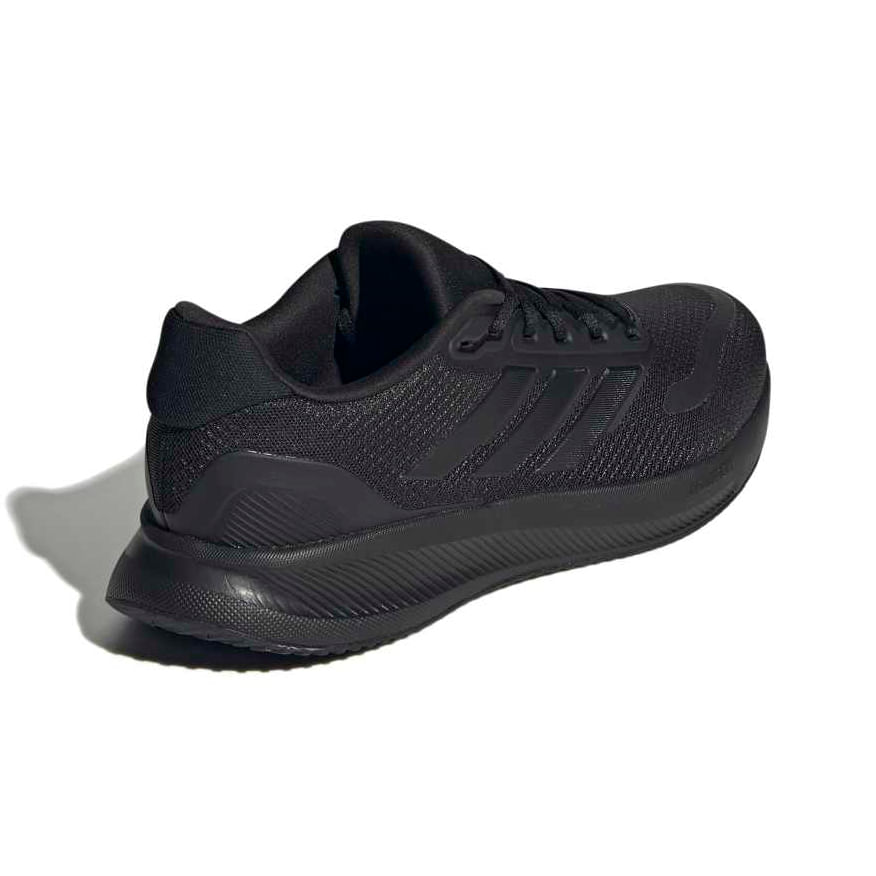 Vista traseira do tênis Adidas Runfalcon 5 preto mostrando painel lateral e interior acolchoado.